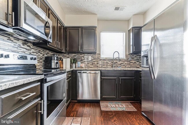 Building Photo - 6103 Red Squirrel Pl