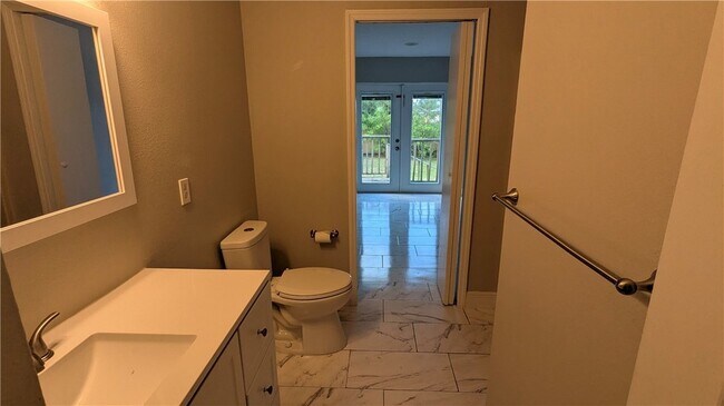 Building Photo - 795 Rolling Hill Dr