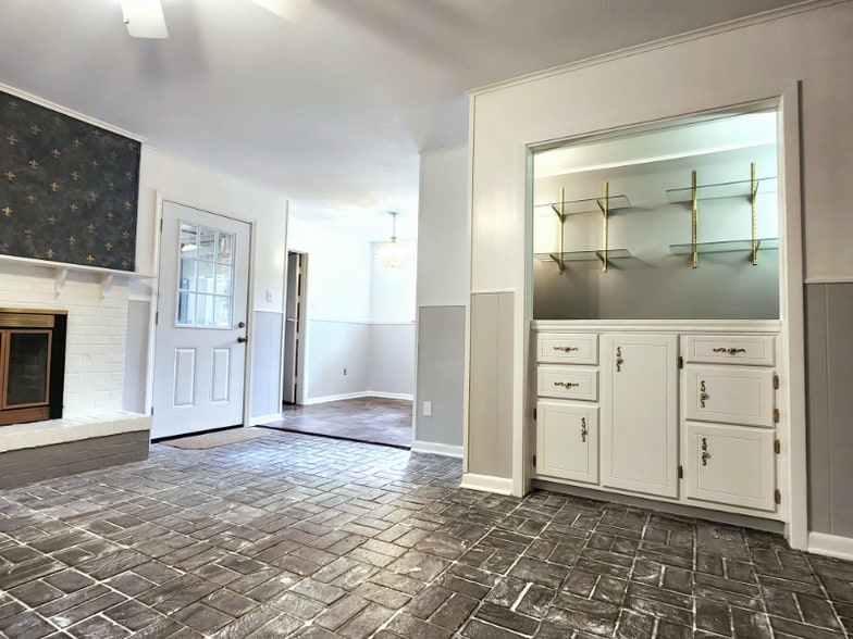 Building Photo - 5861 MacArthur Blvd