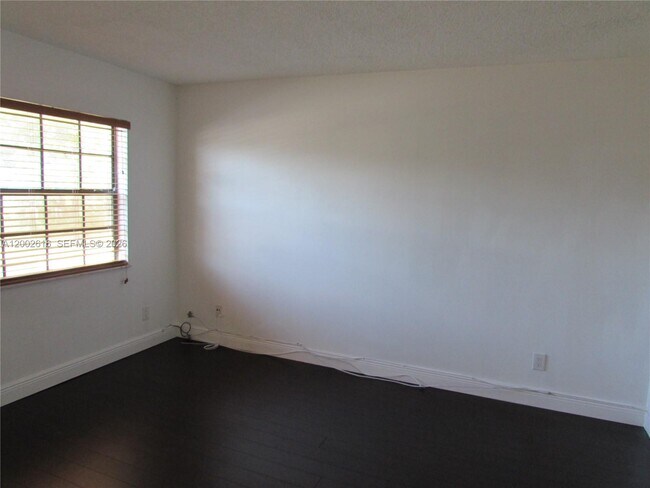 Building Photo - 5555 Ludlam Rd