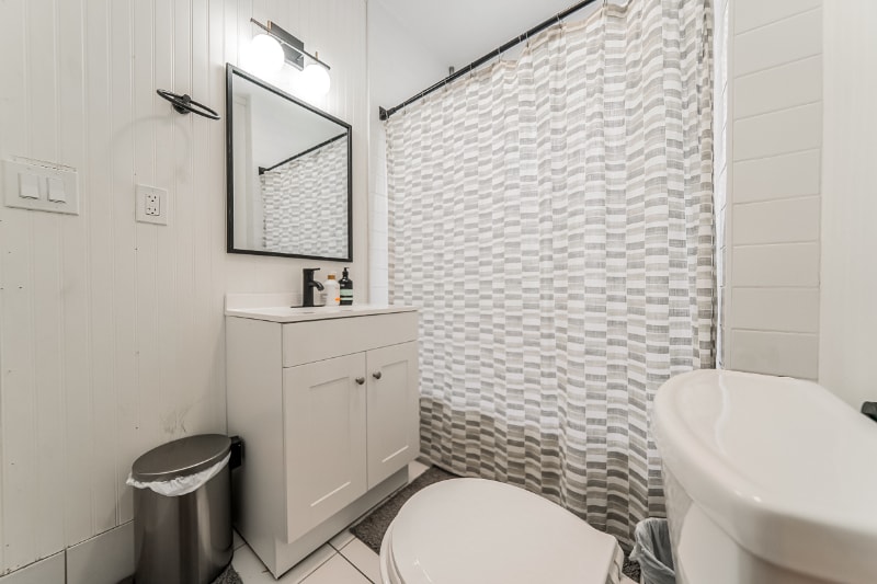 Building Photo - 2051 W 45th St