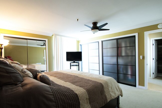 Large Master Bedroom w/lots of Closet space! - 535 Esplanade