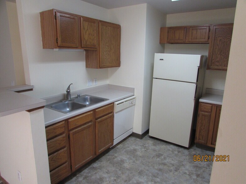 Kitchen - 10 Woodridge Ct