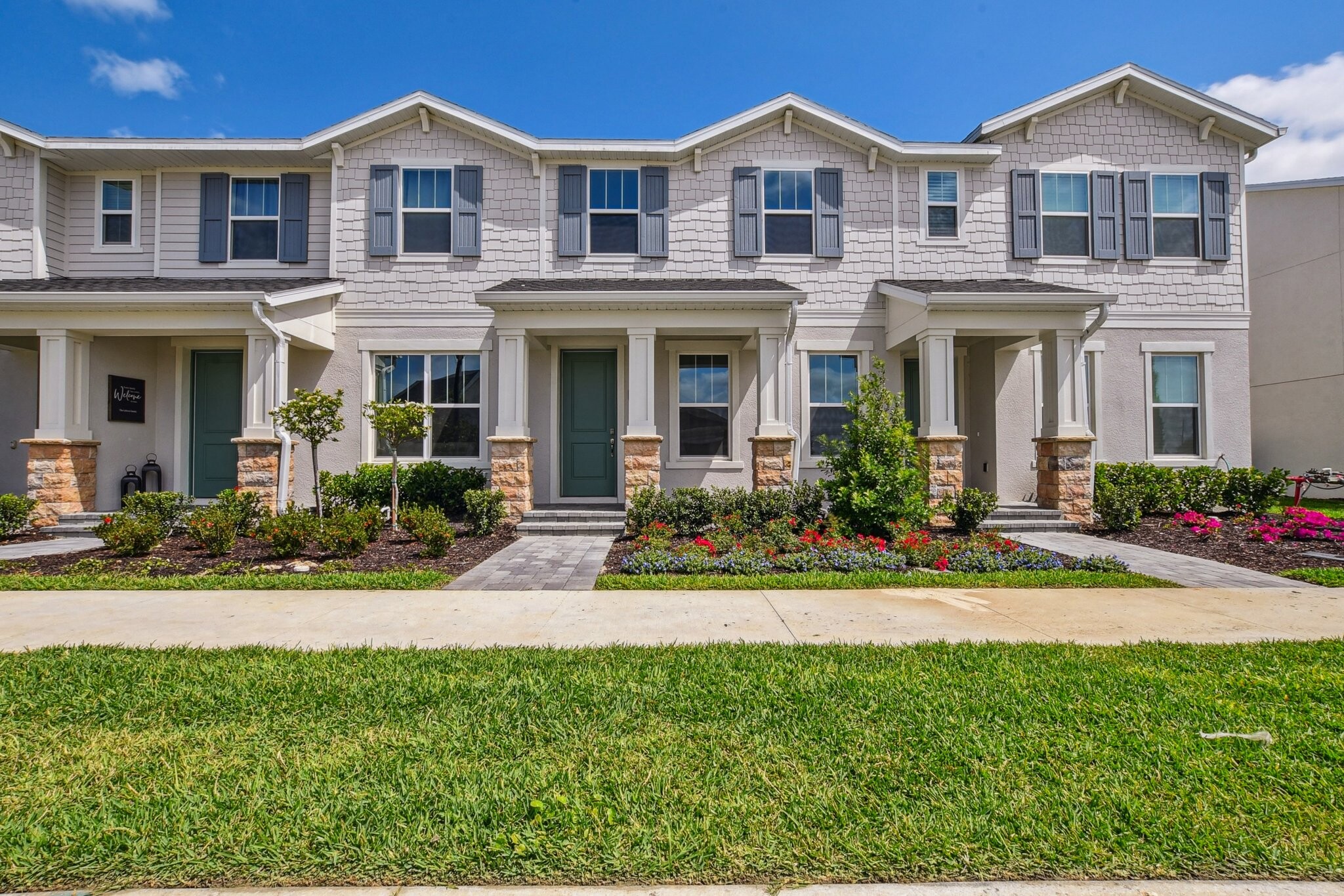 Building Photo - 1653 Pinecliff Dr