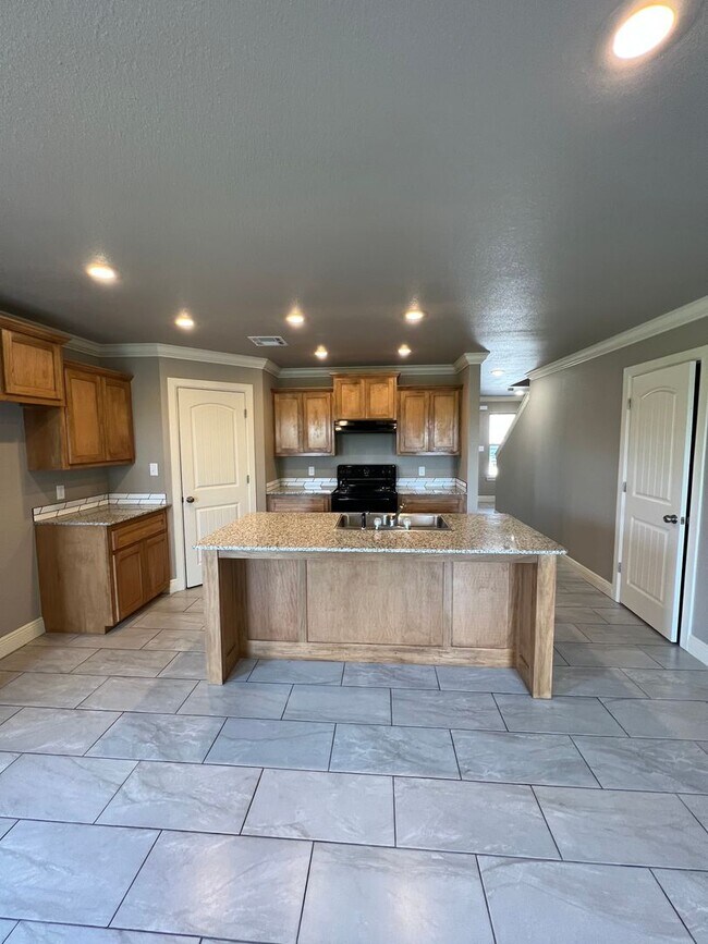 Building Photo - 9004-9006 Sandra Way