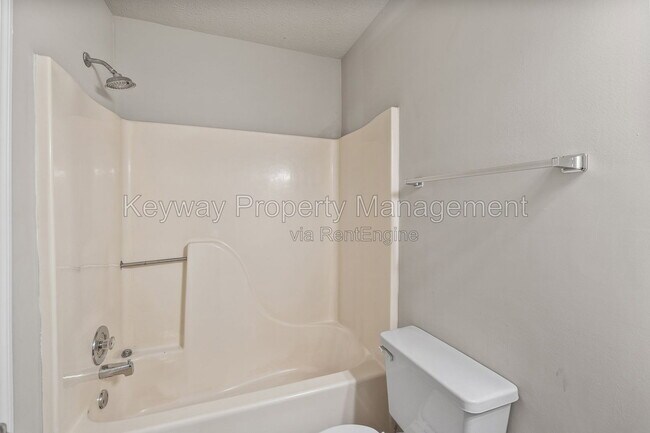 Building Photo - 3930 Almon Dr