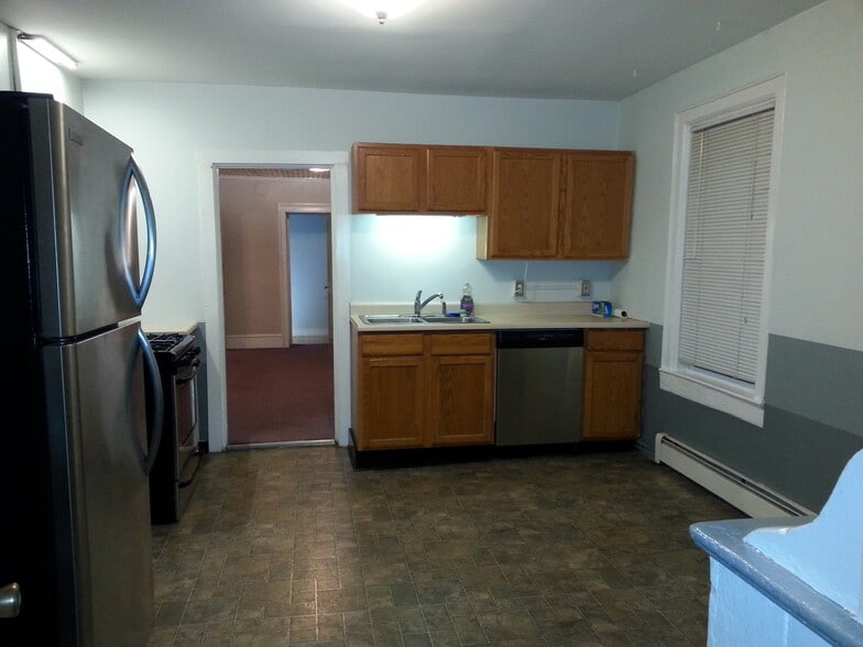 Building Photo - 188 Pine St