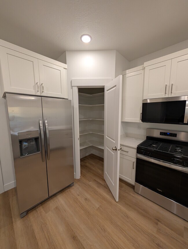 Building Photo - 258 W 925 N