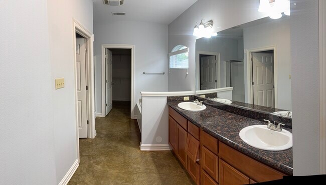 Building Photo - 17281 Paddock Cir