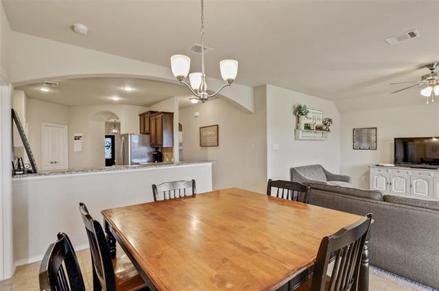 Building Photo - 3104 Oakcrest Dr