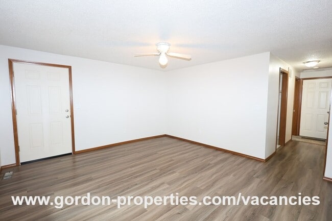 Building Photo - Webster Rd - Gladstone 2 bedroom duplex