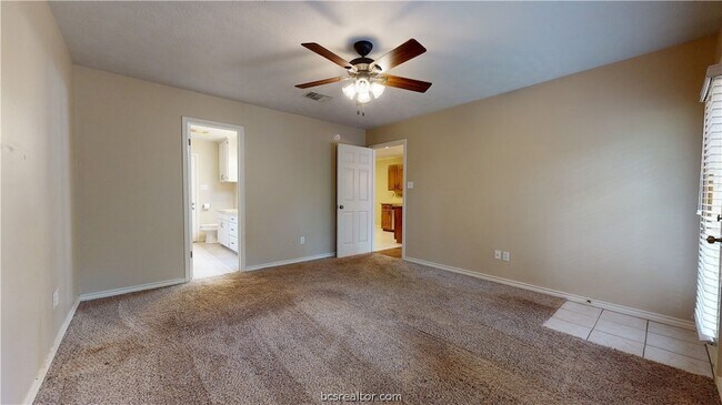 Building Photo - 1215 Glade St