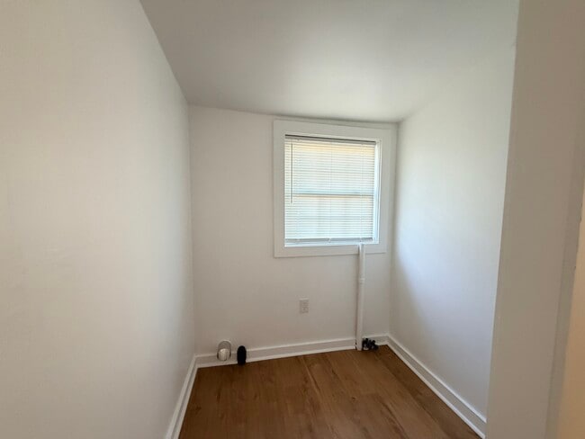 Building Photo - 417 S Hill Ave