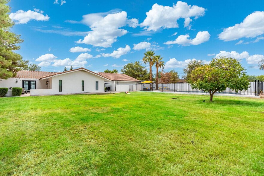 Building Photo - 1010 E Sorenson Cir