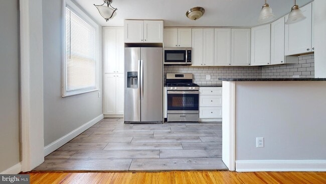 Primary Photo - 1370 N 75th St