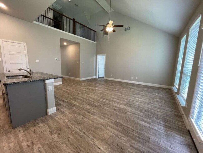 Building Photo - 281 Giddings Trl