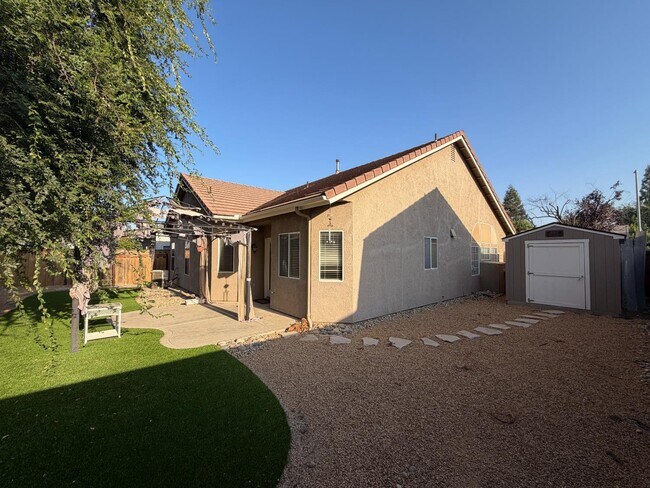 Building Photo - 2785 E Shea Dr