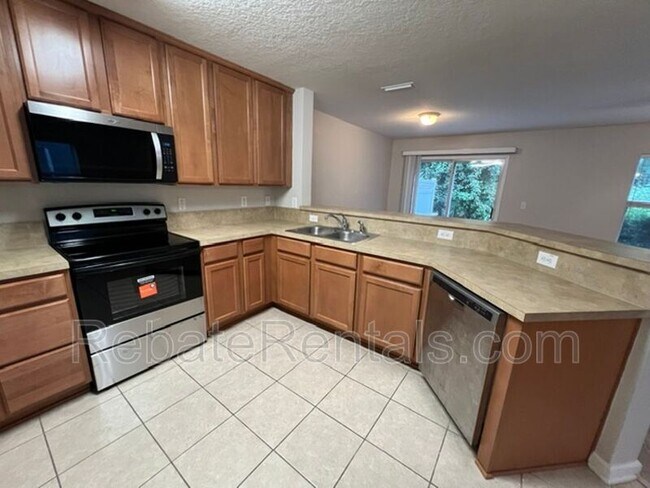 Building Photo - 824 Black Cherry Dr S