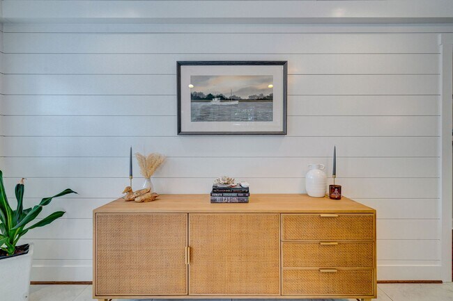 Building Photo - Midtown Rental in Forest Hills