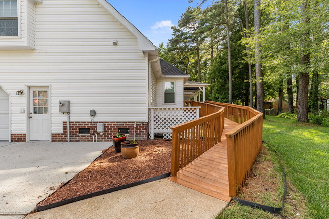 Building Photo - 951 Forest Lakes Cir