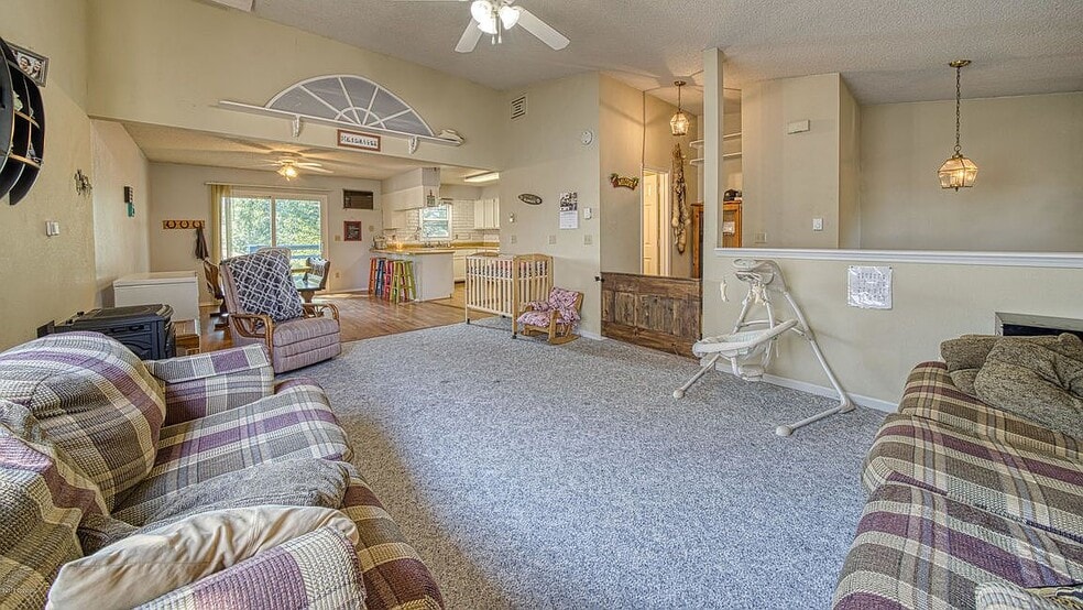 Building Photo - 300 E Laurel St