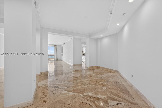 Building Photo - 808 Brickell Key Dr
