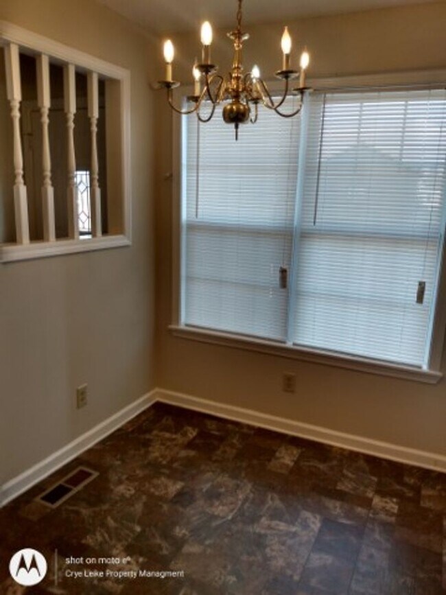 Building Photo - Clean and Cute 2 Bedroom Townhome