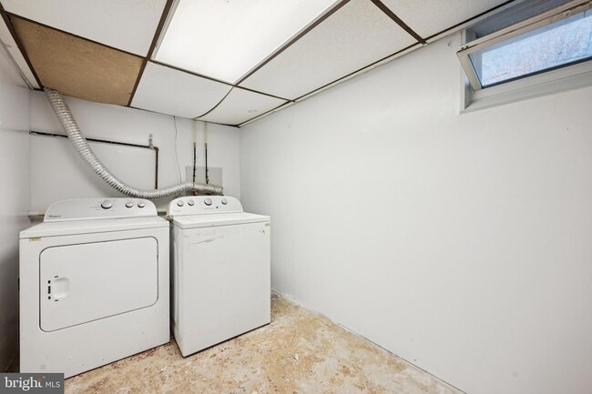 Building Photo - 610 Lee Ave