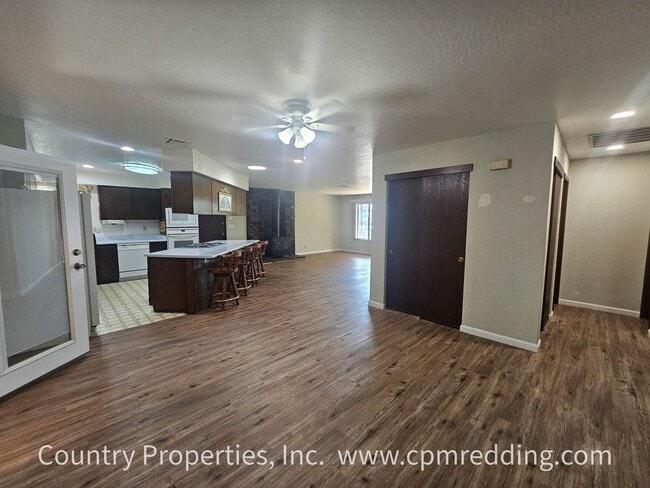 Building Photo - Spacious House with Landscaper Included Av...