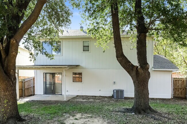 Building Photo - 829 Wyndham Pl