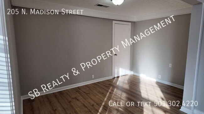 Building Photo - 205 N Madison St