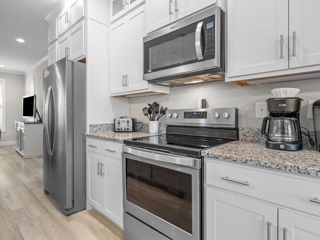 Building Photo - Modern Beaufort Townhome available for Long Term Rental