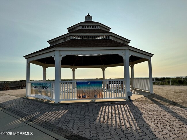 Building Photo - 214 Brinley Ave