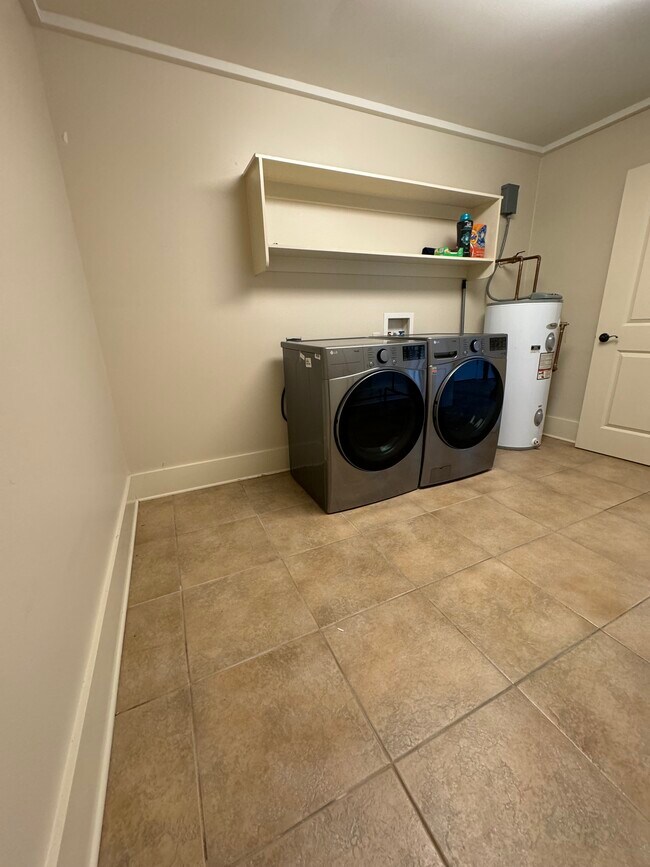 Building Photo - 107 Melvyn Dr