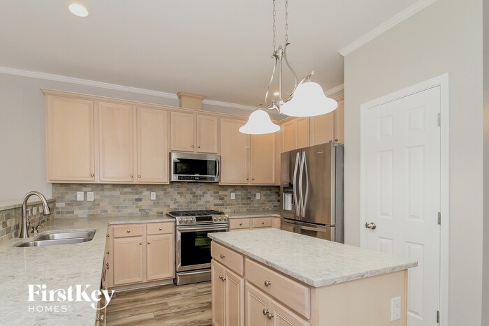 Building Photo - 5445 Stone Crossing Dr