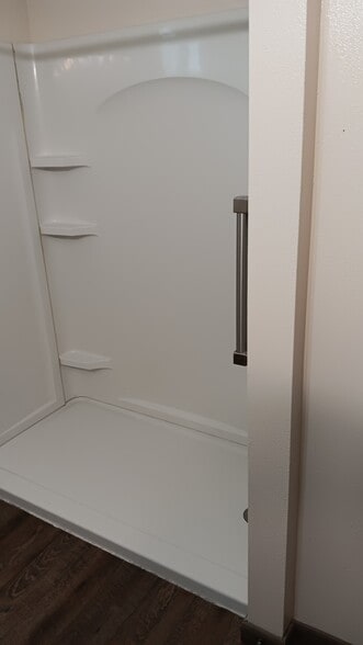 Upstairs Shower - 7901 Daniel Ct