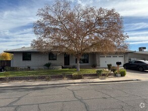 Building Photo - 4 bedroom basement home in Cul De Sac