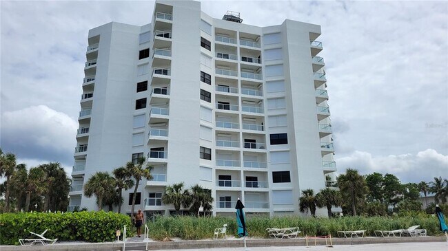 Building Photo - 1000 Longboat Club Rd