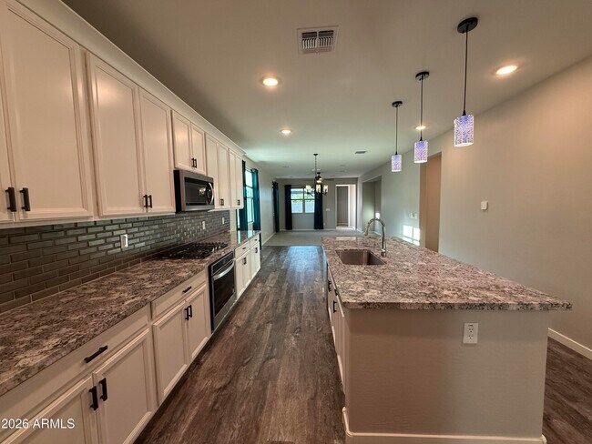 Building Photo - 9458 Thatcher Ave