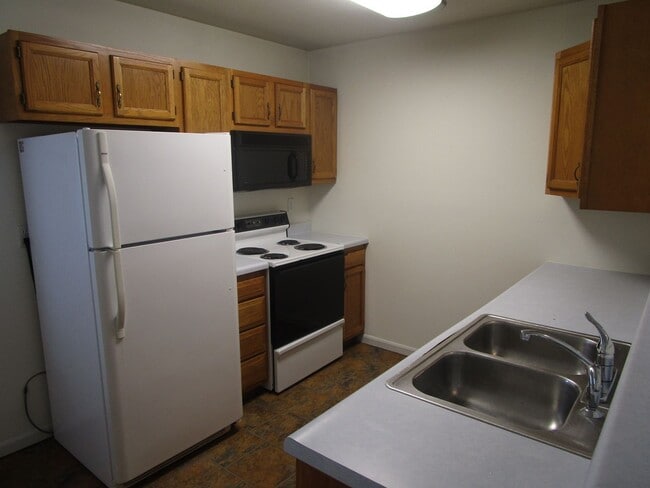 Building Photo - 5013-5015 Carrie Ridge Dr.