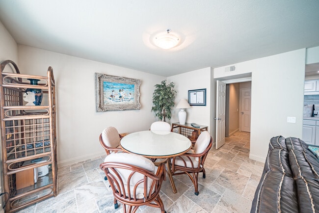 Building Photo - 714 Seacoast Dr