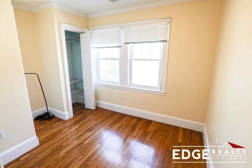 Building Photo - 12 Bothwell Rd