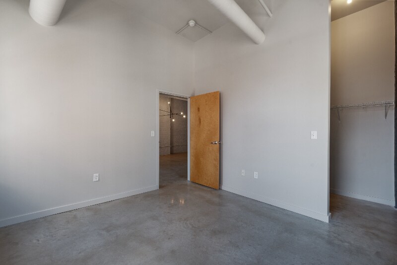 Building Photo - 1006 Olive St