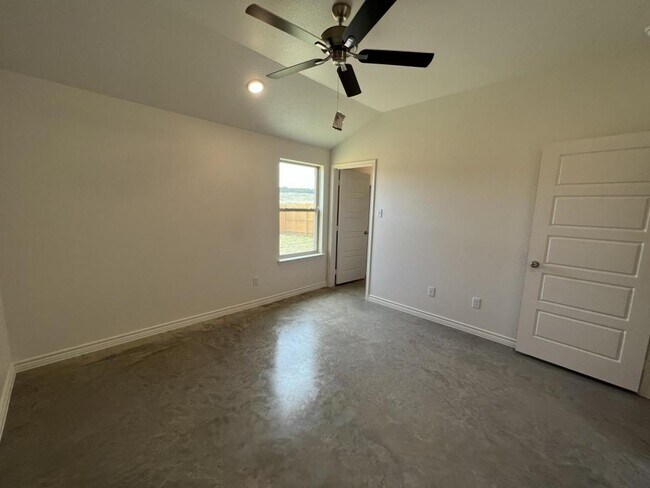 Building Photo - 113 Wind Ridge Dr