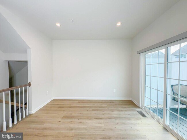 Building Photo - 72 Caswell Dr