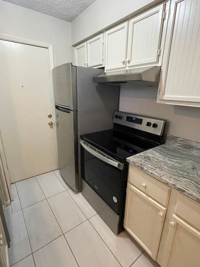 Building Photo - 6706-2 Majestic Oaks Place