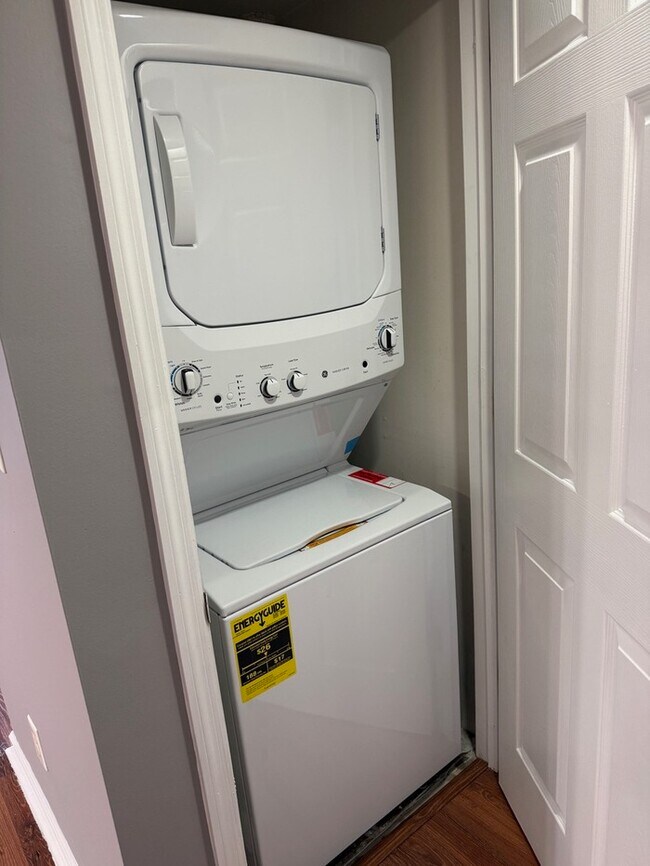 Building Photo - Two Bedroom Two Bath Condo with NO STAIRS!!