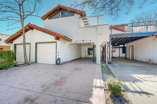 Building Photo - 3103 Lakeside Dr