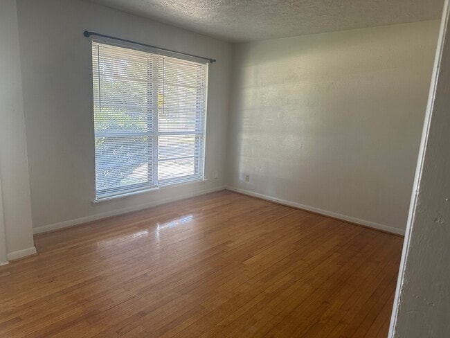 Building Photo - 319 Chestnut St