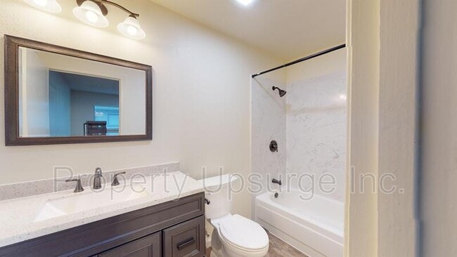 Building Photo - 905 Lakeside Dr